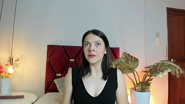 AnnaBroooks online show from 05/05/26, 06:05