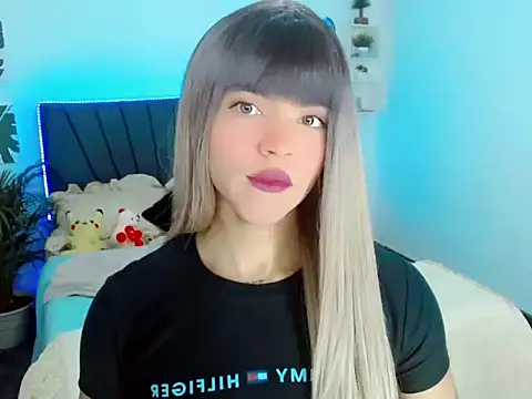 ZoeSchmmit online show from 06/24/26, 04:06