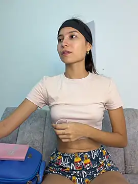 velvetluna  online show from 04/30/26, 02:23