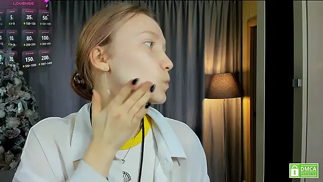 Snapshot of Cutie_Ellis chatting on 03/15/26, 10:21 Cutie Ellis online show from 03/15/26, 10:21