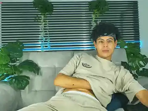Snapshot of ThiiagoSaeenz chatting on 04/07/26, 05:19 ThiiagoSaeenz online show from 04/07/26, 05:19