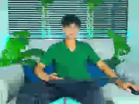 Snapshot of ThiiagoSaeenz chatting on 04/13/26, 03:39 ThiiagoSaeenz online show from 04/13/26, 03:39