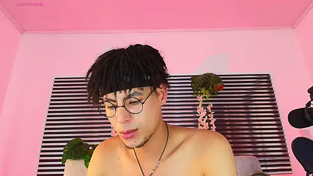 Snapshot of ThiiagoSaeenz chatting on 06/06/26, 03:44 ThiiagoSaeenz online show from 06/06/26, 03:44