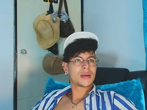 Snapshot of ThiiagoSaeenz chatting on 06/11/26, 12:32 ThiiagoSaeenz online show from 06/11/26, 12:32
