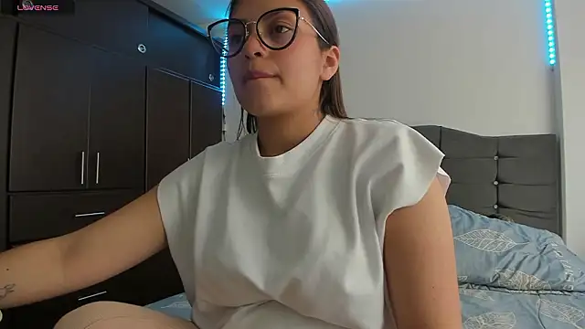 Snapshot of AnnaBailey_ chatting on 03/17/26, 03:15 AnnaBailey online show from 03/17/26, 03:15