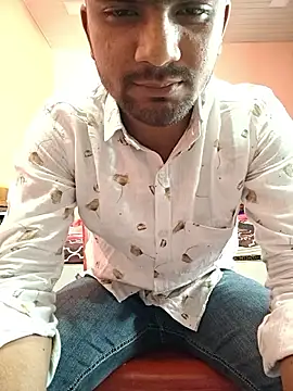 Snapshot of Darkintrovert chatting on 02/17/26, 09:28 Darkintrovert online show from 02/17/26, 09:28