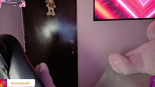 Snapshot of emyxpearly chatting on 03/06/26, 05:15 emyxpearly online show from 03/06/26, 05:15