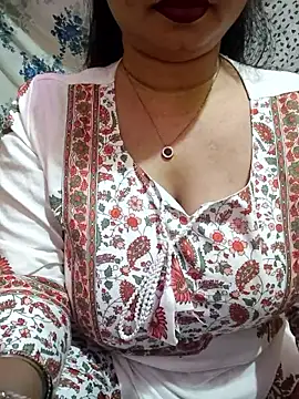 Snapshot of PARI51 chatting on 03/06/26, 08:16 PARI51 online show from 03/06/26, 08:16