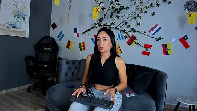 Mia Davis   online show from 06/13/26, 11:52