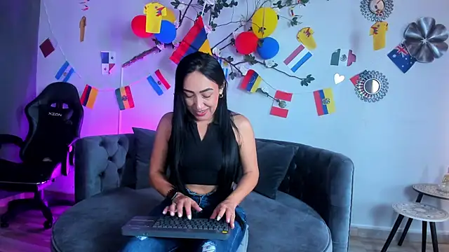 Mia Davis   online show from 06/21/26, 12:08