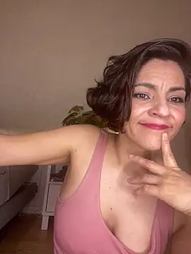 Snapshot of eva_luz chatting on 02/21/26, 02:12 eva luz online show from 02/21/26, 02:12