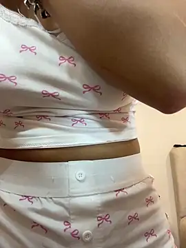 Snapshot of Gia_Evanss chatting on 02/13/26, 03:52 Gia Evanss online show from 02/13/26, 03:52