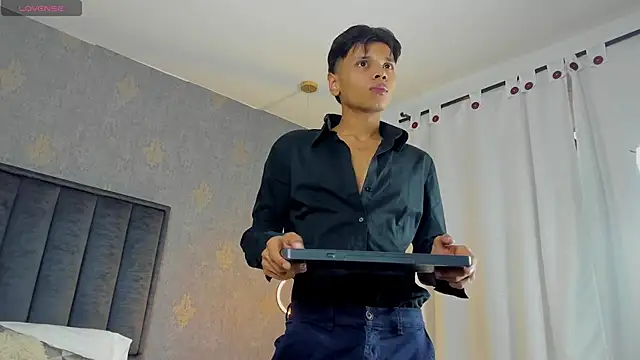 Snapshot of Alejandroo_Montenegro chatting on 03/25/26, 08:37 Alejandroo Montenegro online show from 03/25/26, 08:37