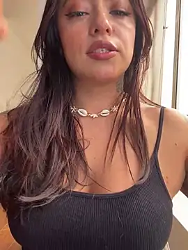 Snapshot of foxxy_lover chatting on 02/15/26, 05:31 foxxy lover online show from 02/15/26, 05:31