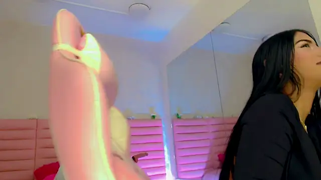 Snapshot of estefany_squirt1 chatting on 02/27/26, 04:23 estefany squirt1 online show from 02/27/26, 04:23