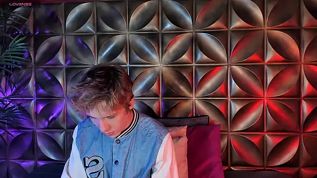 Snapshot of DannyParker_ chatting on 03/17/26, 02:38 DannyParker online show from 03/17/26, 02:38