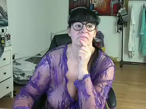 Sylly online show from 02/24/25, 07:33