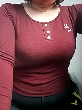 Snapshot of Ladyly99 chatting on 03/05/26, 06:31 Ladyly99 online show from 03/05/26, 06:31