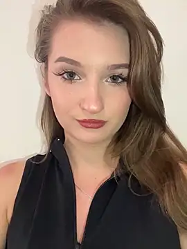 Snapshot of Green_eyes_lady chatting on 06/18/26, 02:43 Green eyes lady online show from 06/18/26, 02:43