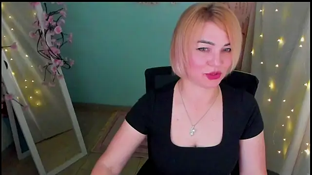 CuttieEmma online show from 06/17/26, 01:56