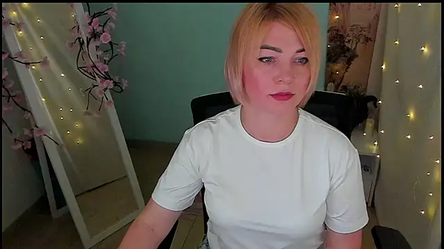 CuttieEmma online show from 06/19/26, 07:12