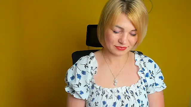 CuttieEmma online show from 07/17/26, 05:58