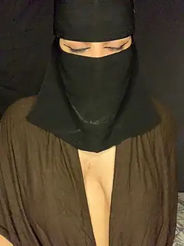 Snapshot of Gamila_ chatting on 03/26/26, 04:18 Gamila online show from 03/26/26, 04:18