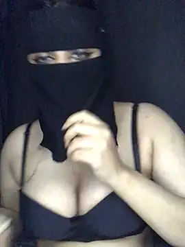 Snapshot of Gamila_ chatting on 04/03/26, 07:06 Gamila online show from 04/03/26, 07:06