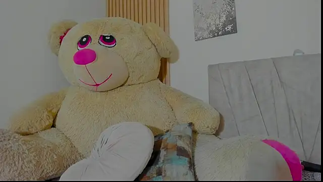 Snapshot of alix_pretty18 chatting on 03/17/26, 06:33 alix pretty18 online show from 03/17/26, 06:33