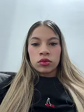 Mia Rosee1 online show from 05/03/26, 12:27