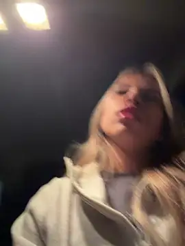 Mia Rosee1 online show from 06/03/26, 11:54