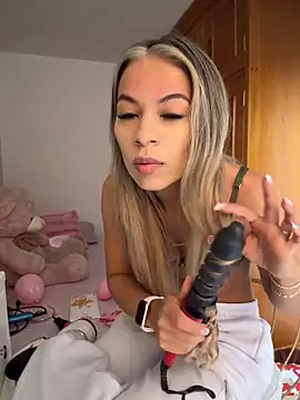 Mia Rosee1 online show from 06/07/26, 05:27