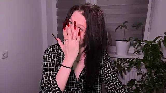 Snapshot of Sarahsolara chatting on 03/05/26, 04:47 Sarahsolara online show from 03/05/26, 04:47