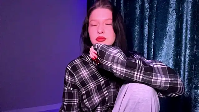 Snapshot of Sarahsolara chatting on 03/09/26, 04:00 Sarahsolara online show from 03/09/26, 04:00