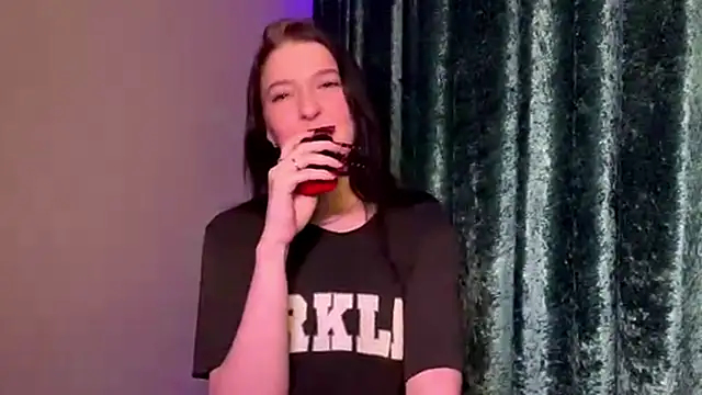 Snapshot of Sarahsolara chatting on 03/11/26, 05:19 Sarahsolara online show from 03/11/26, 05:19