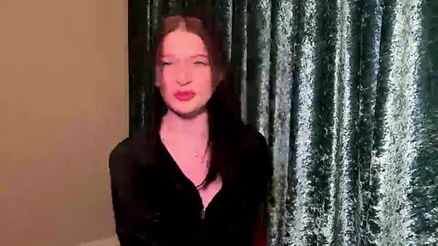 Snapshot of Sarahsolara chatting on 03/12/26, 04:02 Sarahsolara online show from 03/12/26, 04:02