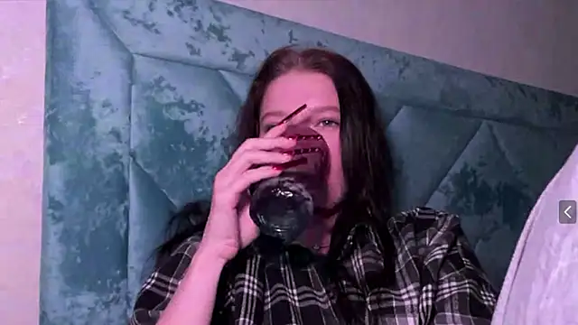 Snapshot of Sarahsolara chatting on 03/16/26, 04:44 Sarahsolara online show from 03/16/26, 04:44