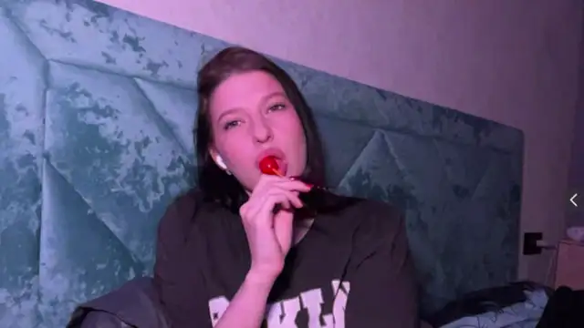 Snapshot of Sarahsolara chatting on 03/17/26, 03:26 Sarahsolara online show from 03/17/26, 03:26