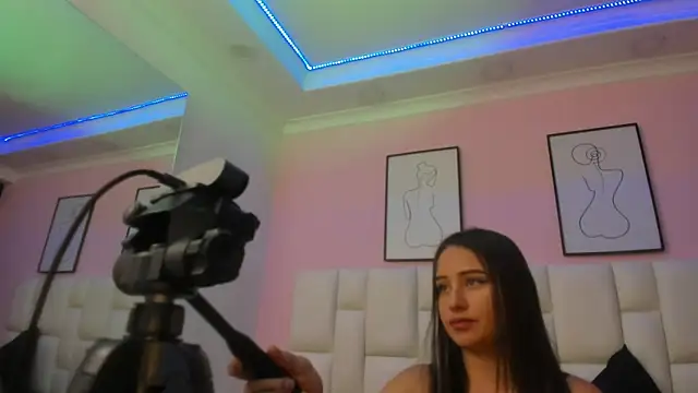 Snapshot of SARHA_ANTONELLI chatting on 06/14/26, 12:18 SARHA ANTONELLI online show from 06/14/26, 12:18