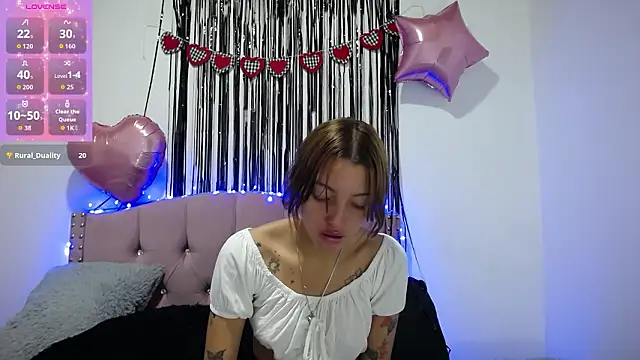 Snapshot of emily_cooper_pym chatting on 02/16/26, 12:01 emily cooper pym online show from 02/16/26, 12:01