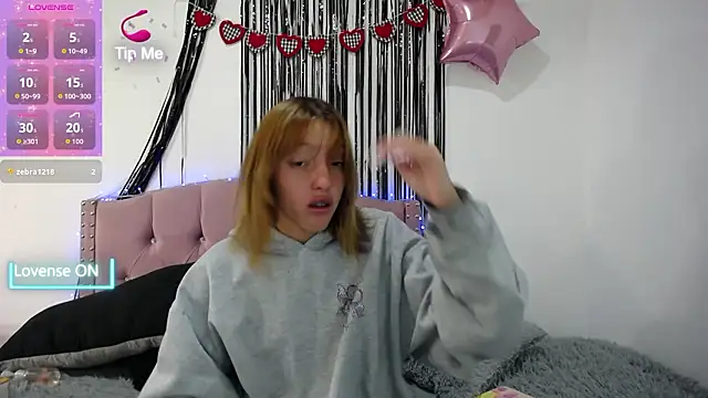 Snapshot of emily_cooper_pym chatting on 03/06/26, 11:50 emily cooper pym online show from 03/06/26, 11:50