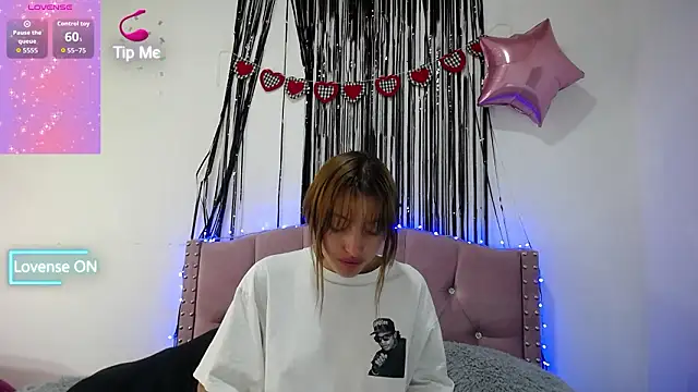 Snapshot of emily_cooper_pym chatting on 03/07/26, 12:24 emily cooper pym online show from 03/07/26, 12:24