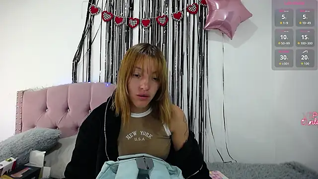 Snapshot of emily_cooper_pym chatting on 03/17/26, 12:08 emily cooper pym online show from 03/17/26, 12:08