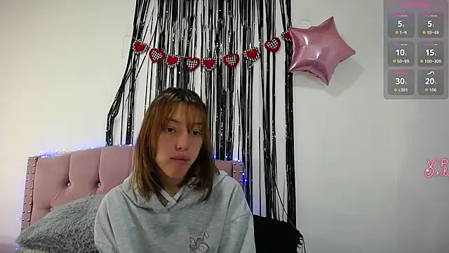 Snapshot of emily_cooper_pym chatting on 03/18/26, 12:30 emily cooper pym online show from 03/18/26, 12:30