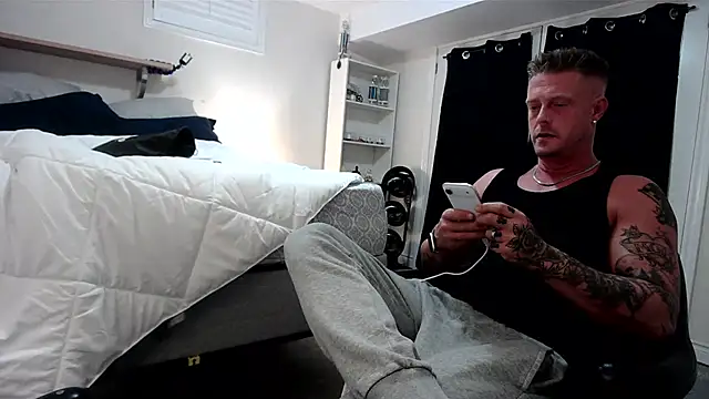 HotnCole online show from 04/05/26, 03:04