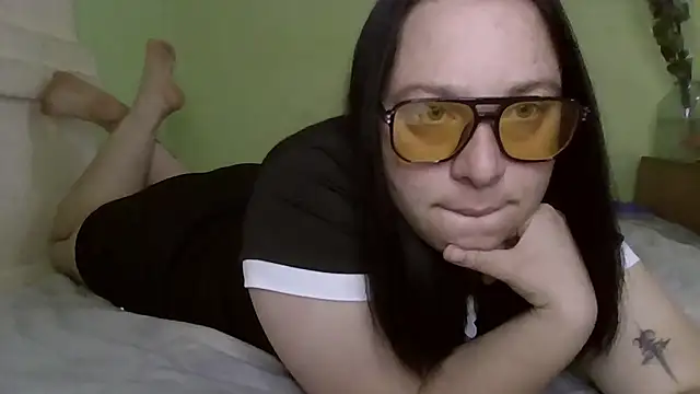 Snapshot of MillaSourety chatting on 03/19/26, 07:01 MillaSourety online show from 03/19/26, 07:01