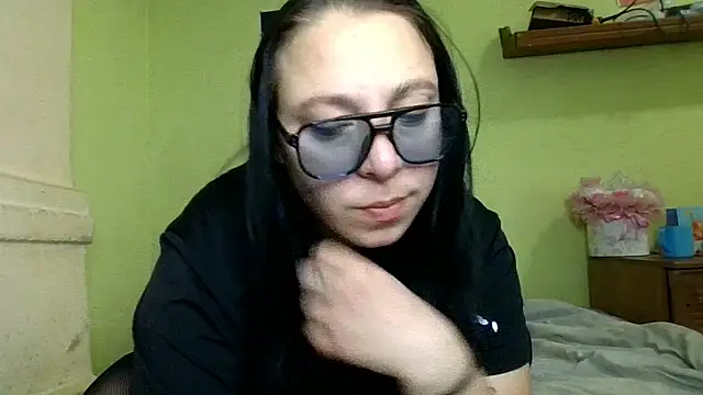Snapshot of MillaSourety chatting on 04/21/26, 07:03 MillaSourety online show from 04/21/26, 07:03
