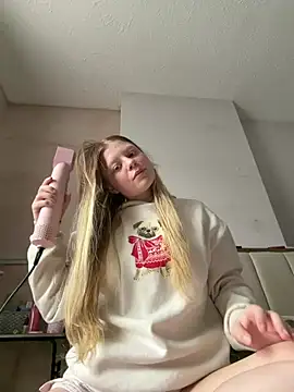 Snapshot of Paige_love chatting on 03/16/26, 10:41 Paige love online show from 03/16/26, 10:41