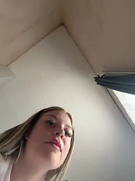 Snapshot of Paige_love chatting on 04/19/26, 10:36 Paige love online show from 04/19/26, 10:36