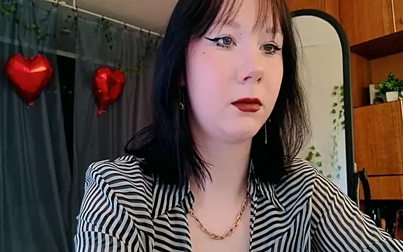 Snapshot of marty_bree chatting on 03/25/26, 01:06 marty bree online show from 03/25/26, 01:06